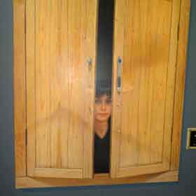 �`���ꂽ�h�A����`���Ă���